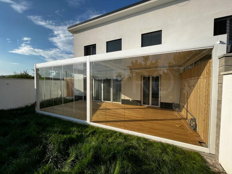 hliníková pergola s otočnými lamelami